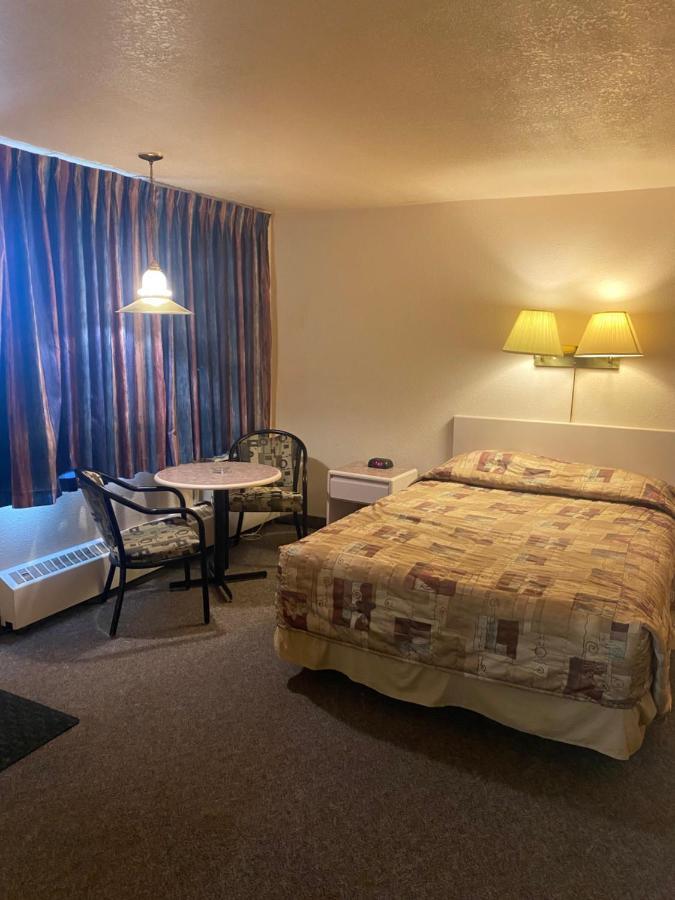 Chinook Motel Lethbridge Εξωτερικό φωτογραφία