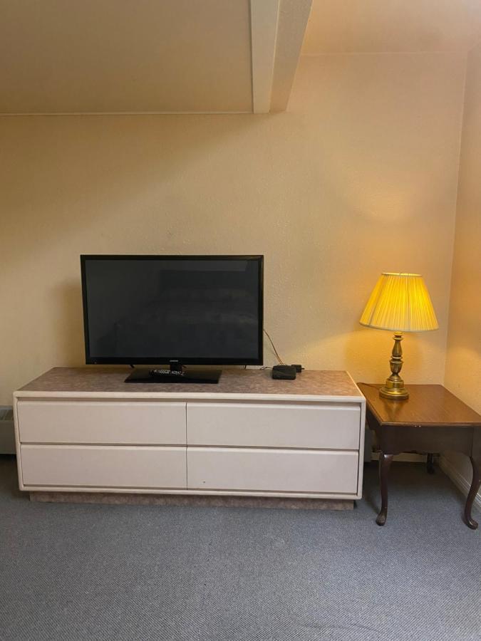 Chinook Motel Lethbridge Εξωτερικό φωτογραφία