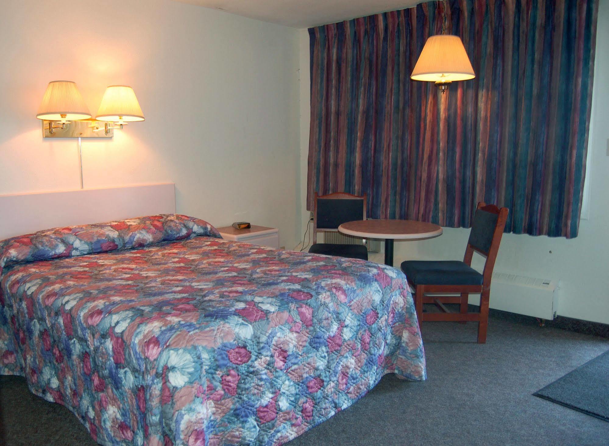 Chinook Motel Lethbridge Εξωτερικό φωτογραφία